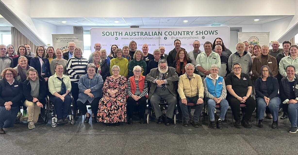 back page bottom right - country show volunteers